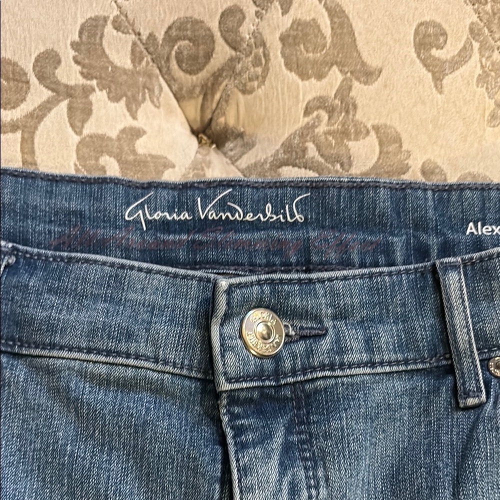 Gloria Vanderbilt Women's size 12 Blue Jeans